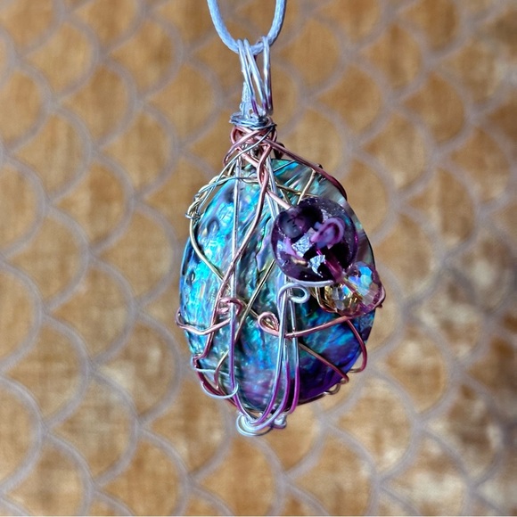 Iridescent Abalone shell Pendant Beaded Accent Artisan Wire-Wrapped Necklace - Picture 1 of 9